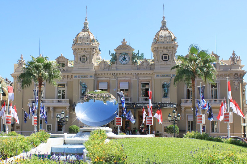 location d'autocar et minibus avec chauffeur pour séjour et voyage touristique en Monaco